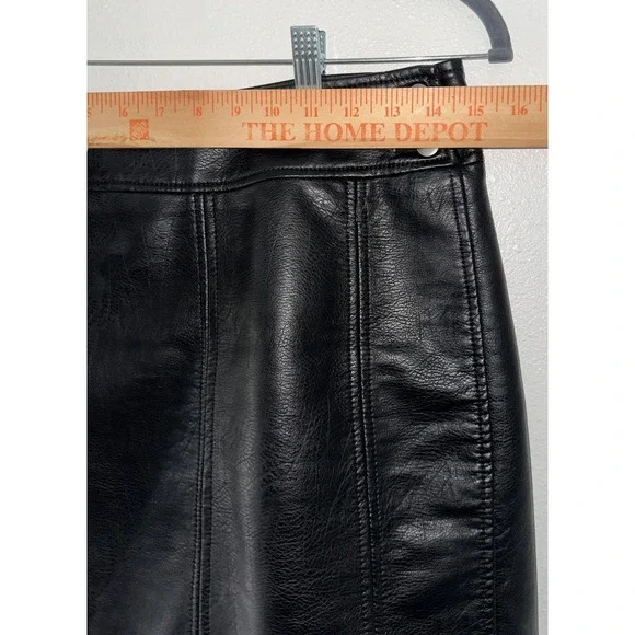 Free People Mini Retro Body Con Black Faux Leather Skirt Size 6 Vegan Leather - Picture 4 of 9
